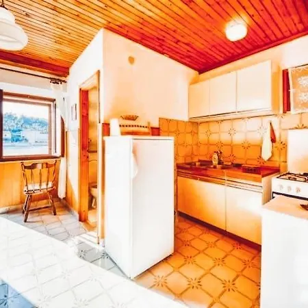 Mala Oaza Mira Apartman *