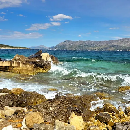 Mala Oaza Mira Apartman Povlja